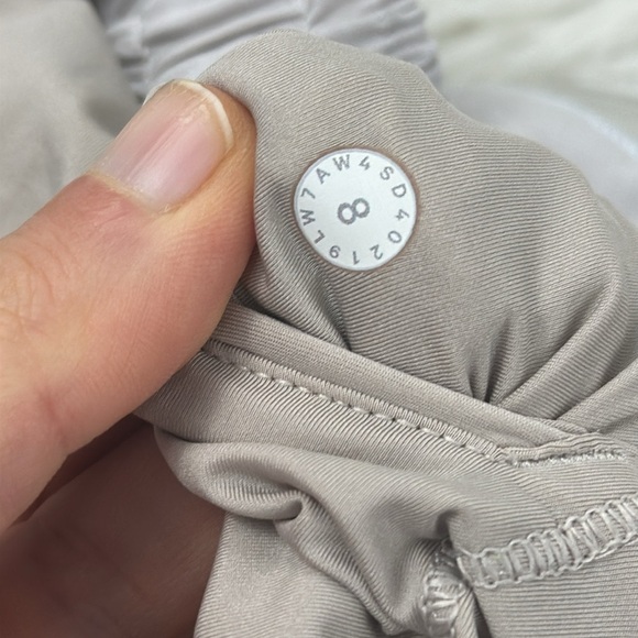 Lululemon Hotty Hot Short *Asym Light Chrome / White / White - Picture 3 of 4